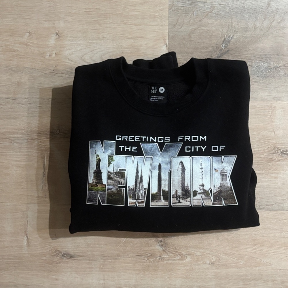 The Met Greetings From New York City Crewneck Sweatshirt Medium Black